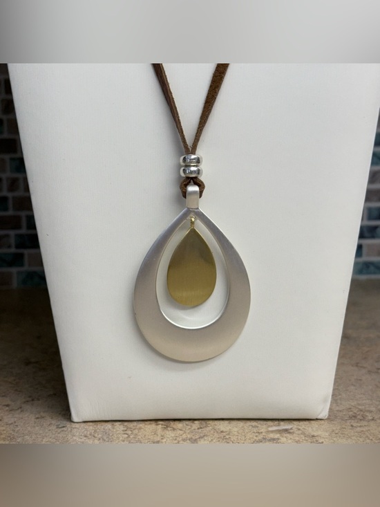 NWT Lucky Brand two tones pendant necklace - Picture 3 of 4